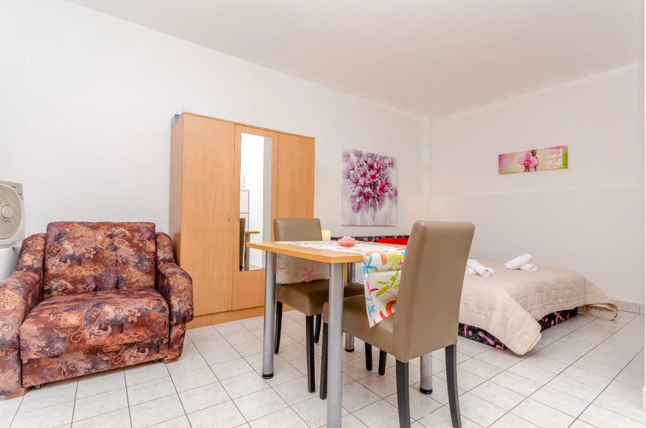 Apartments Tonka Donji Okrug  Ngoại thất bức ảnh