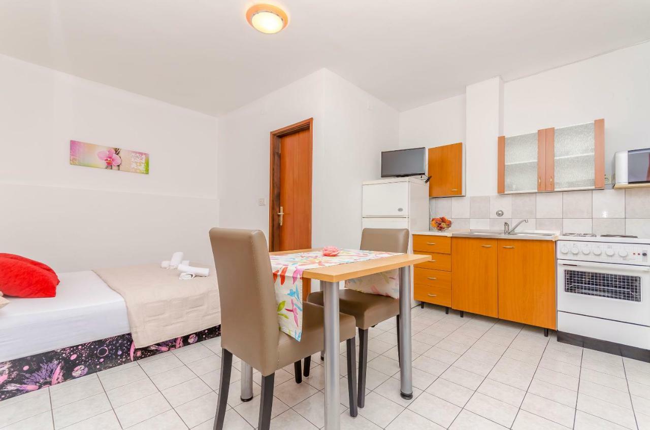 Apartments Tonka Donji Okrug  Ngoại thất bức ảnh